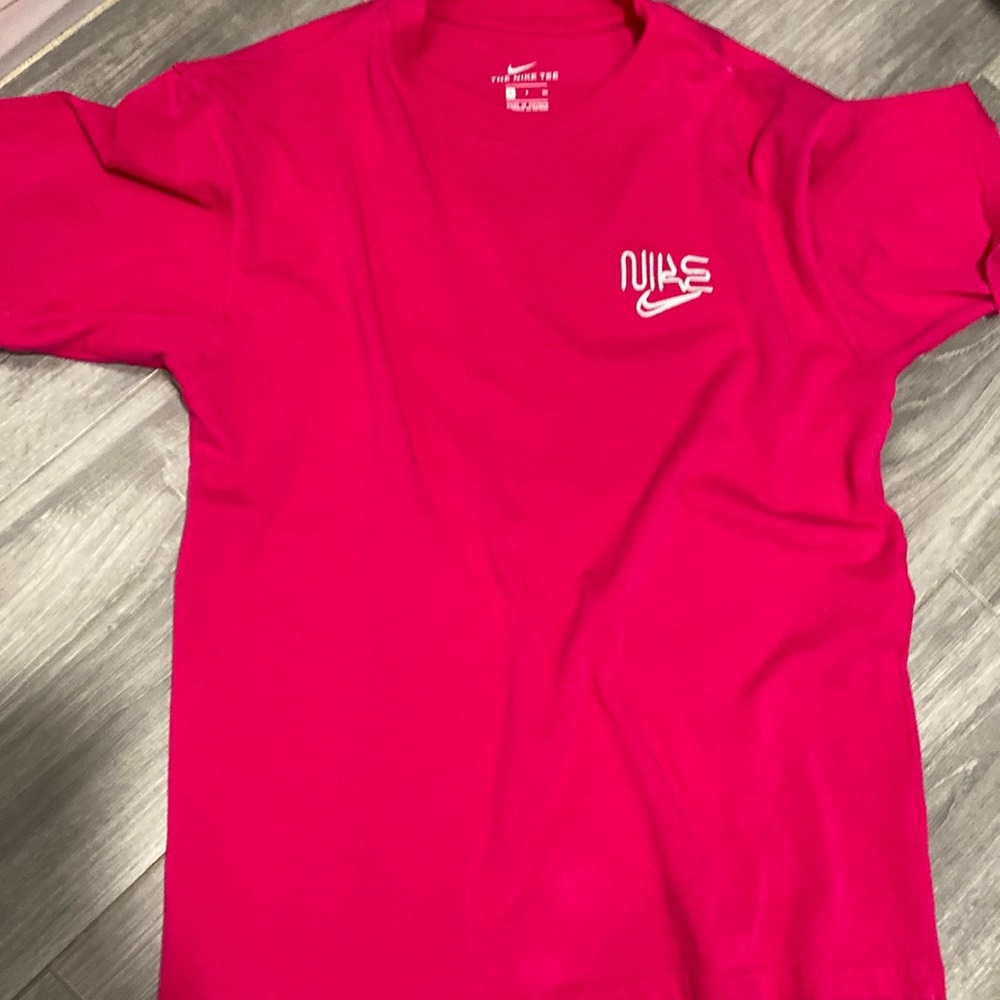 NIKE TEE & CHINSTRAP
